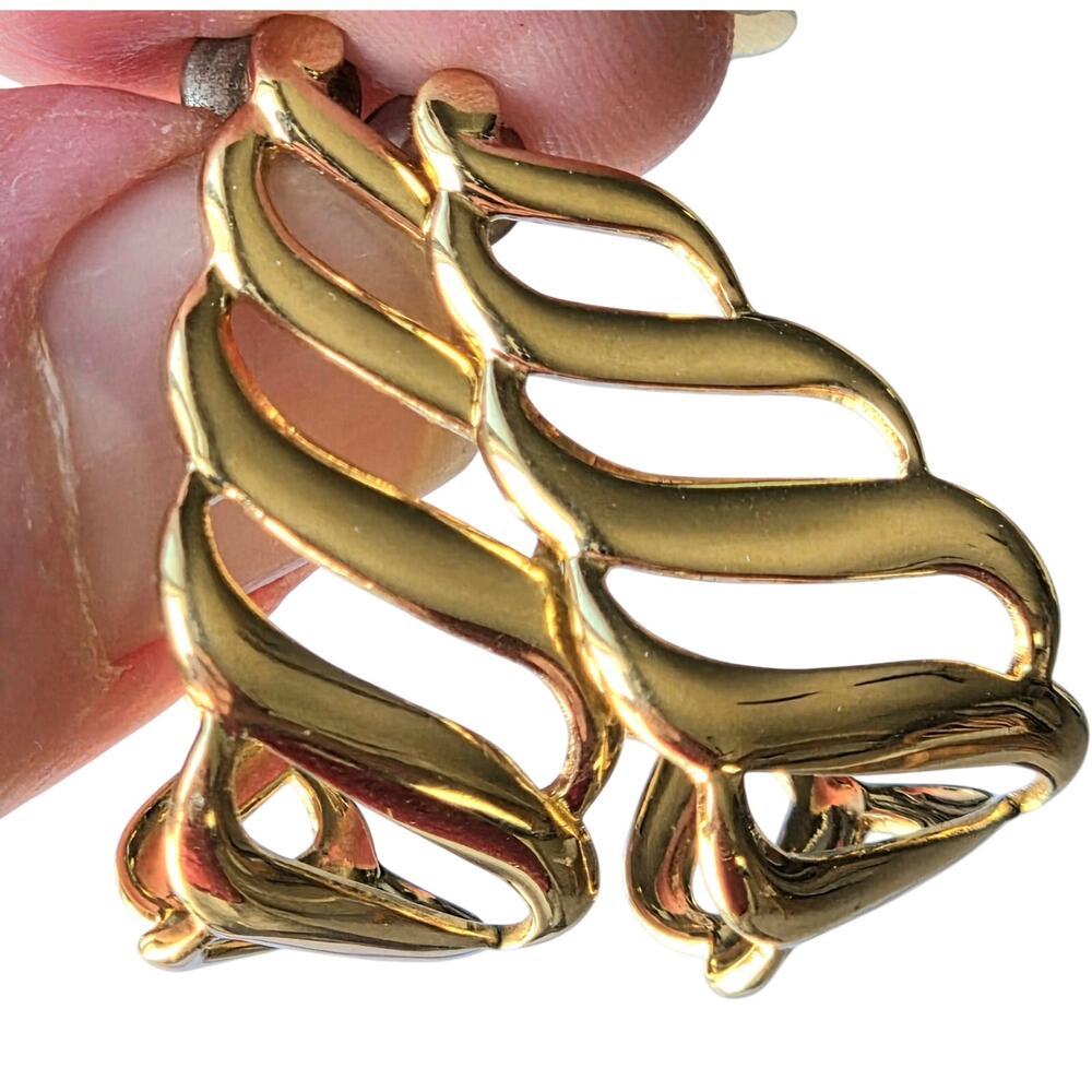 Monet Vintage Gold Tone Double Ribbon Hoop Earrings Pierced Swirl Wave Statement